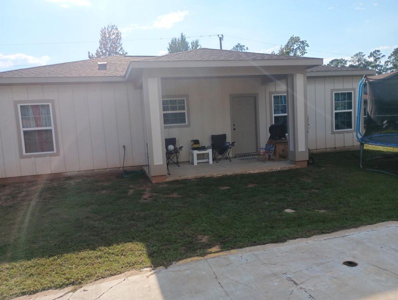 Exterior details and patio area of a home in , Onalaska (Image 14).