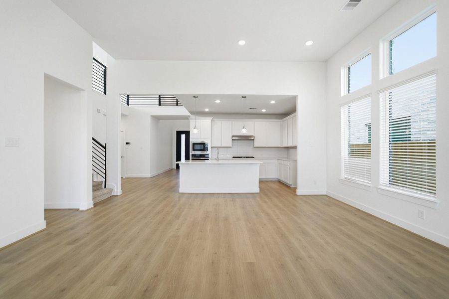 Spacious, unfurnished interior of a new home in Sunterra Lakes, Brookshire (Image 29).