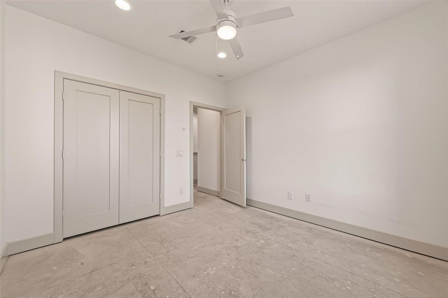 Spacious, unfurnished interior of a new home in , Houston (Image 17).