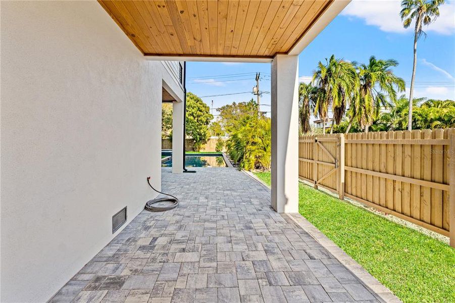 Exterior details and patio area of a home in , Tampa (Image 4).