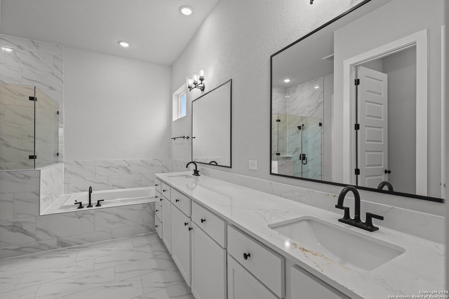 Furnished interior view inside a new home in Homestead, Schertz (Image 13).