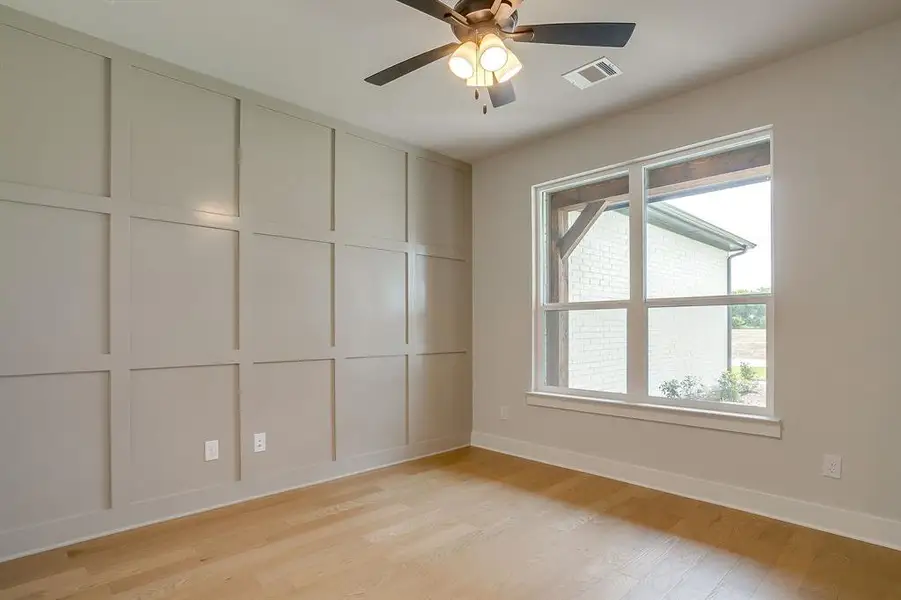 Spacious, unfurnished interior of a new home in Peaks at Lone Elm, Waxahachie (Image 34).
