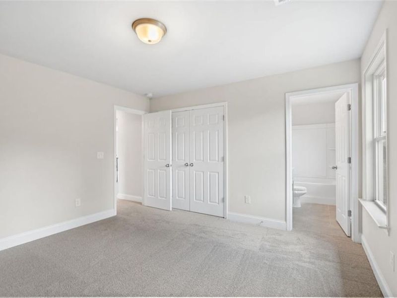 Spacious, unfurnished interior of a new home in Wehunt Meadows, Hoschton (Image 31).