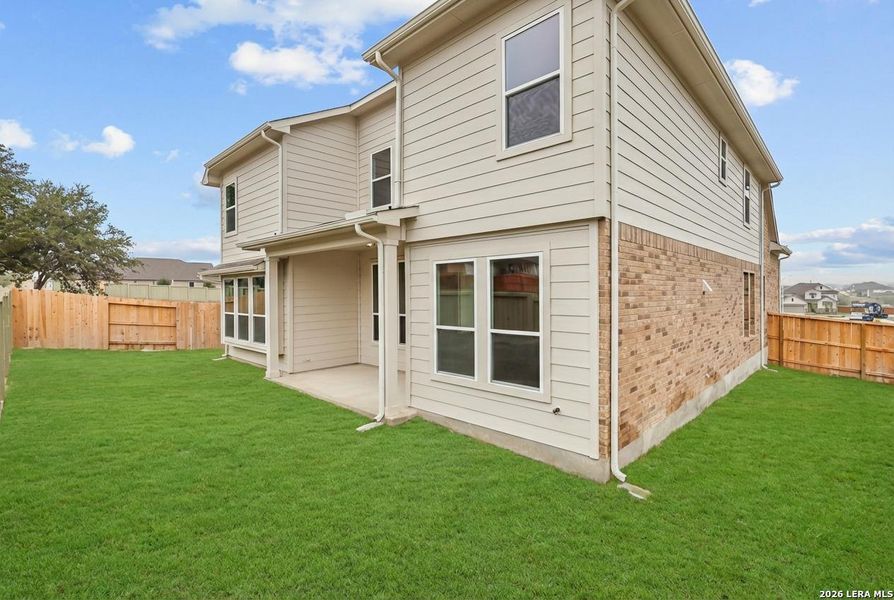 Exterior details and patio area of a home in Foxbrook, Cibolo (Image 4).