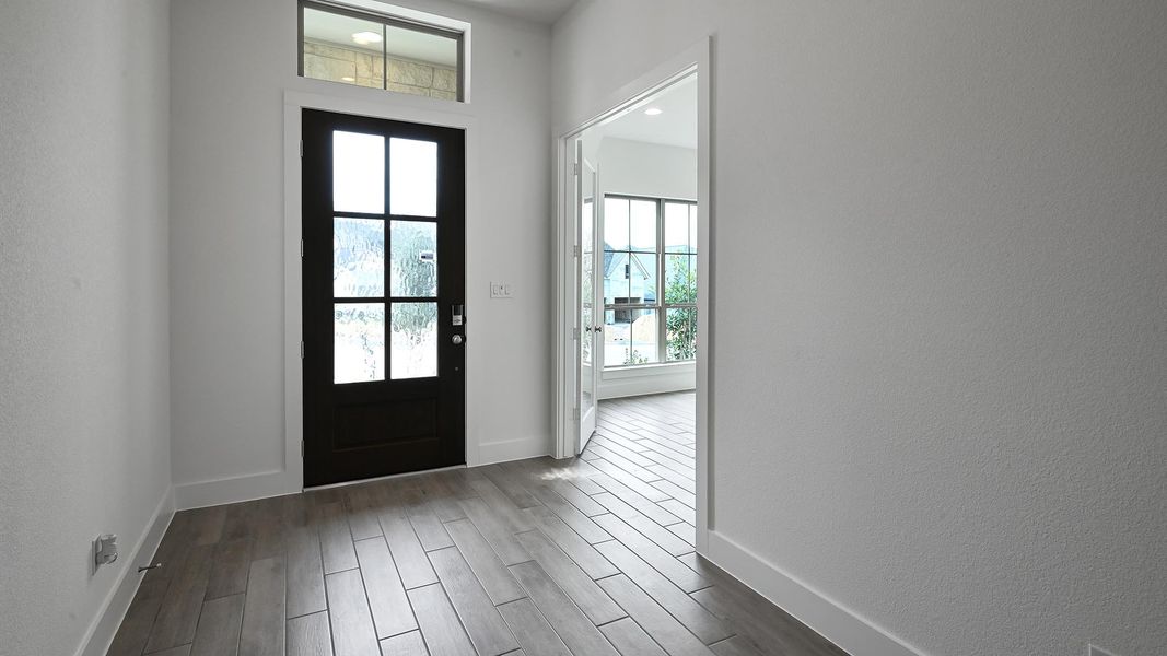 Spacious, unfurnished interior of a new home in 6 Creeks 60', Kyle (Image 12).