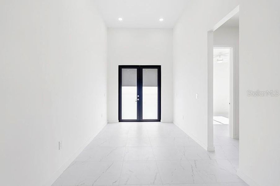 Spacious, unfurnished interior of a new home in , Cape Coral (Image 29).