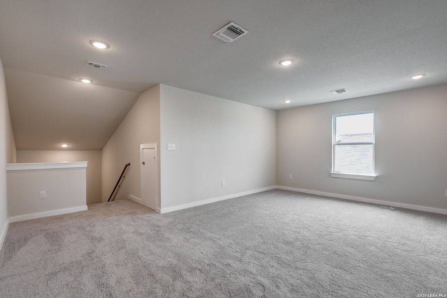 Spacious, unfurnished interior of a new home in Hiddenbrooke, Seguin (Image 17).