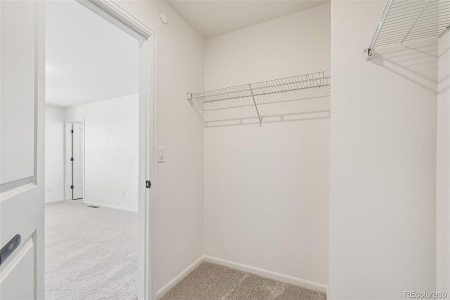 Spacious, unfurnished interior of a new home in Turnberry, Commerce City (Image 26).