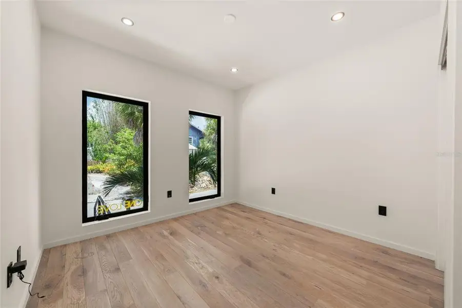 Spacious, unfurnished interior of a new home in , Sarasota (Image 65).