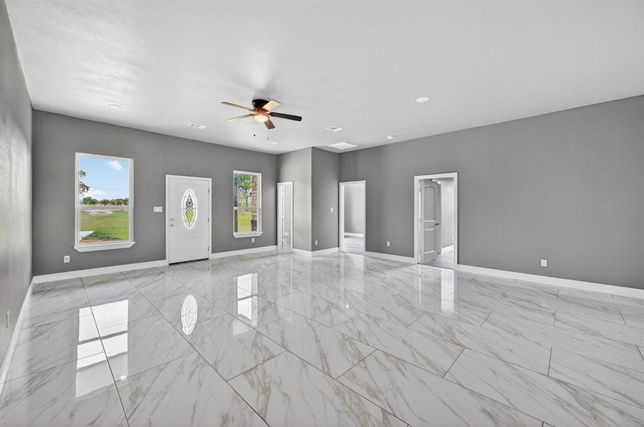 Spacious, unfurnished interior of a new home in , Grandview (Image 16).