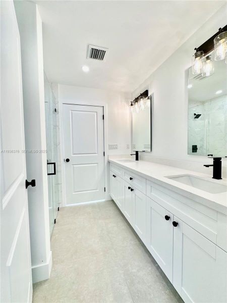 Bathroom 2 Jack & Jill Bathroom 2 Jack & Jill