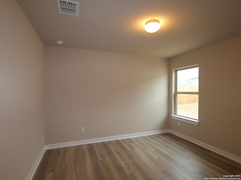 Spacious, unfurnished interior of a new home in Winding Brook, San Antonio (Image 13).
