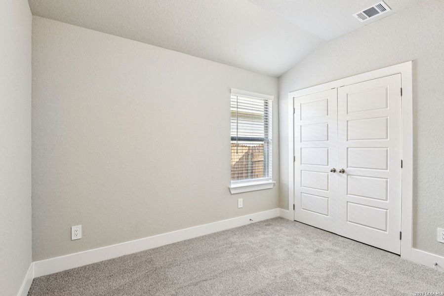 Spacious, unfurnished interior of a new home in Lark Canyon, New Braunfels (Image 30).