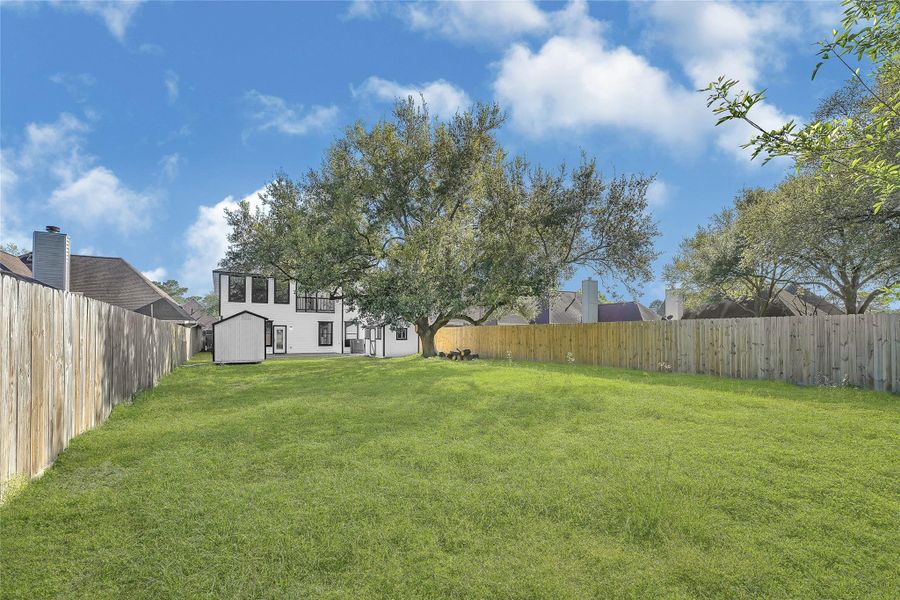 Large lot perfect for pool