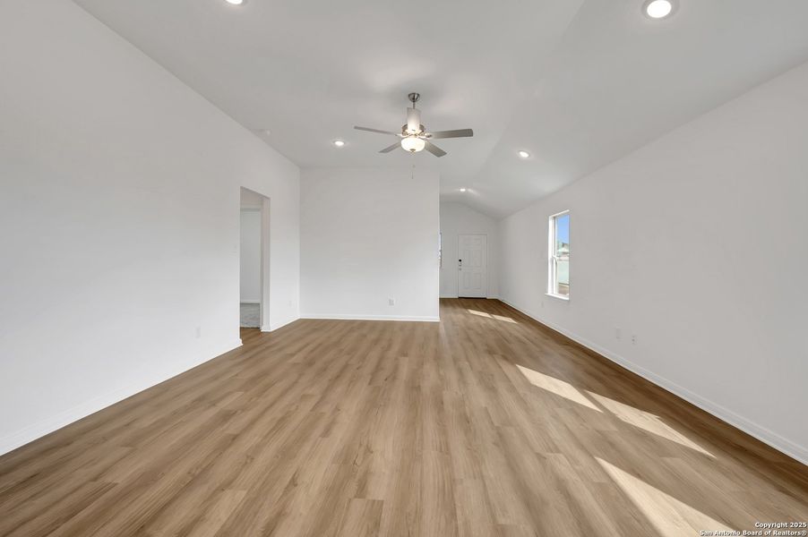 Spacious, unfurnished interior of a new home in Park Place, New Braunfels (Image 36).