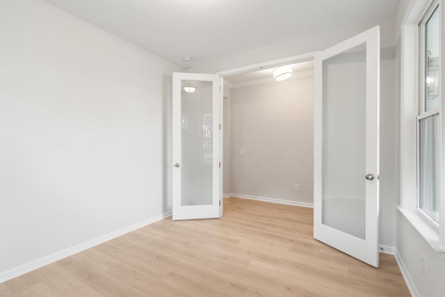 Spacious, unfurnished interior of a new home in Central Park, Charleston (Image 21).