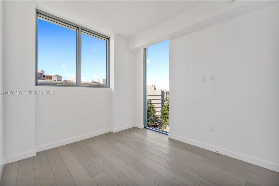 Spacious, unfurnished interior of a new home in , Bay Harbor Islands (Image 19).