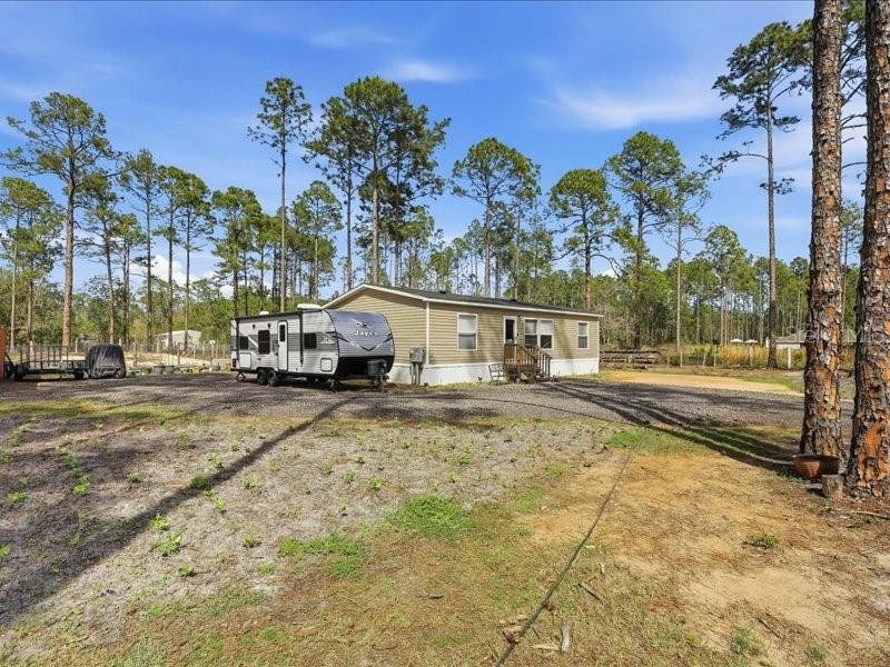 Exterior details and patio area of a home in , Bunnell (Image 21).