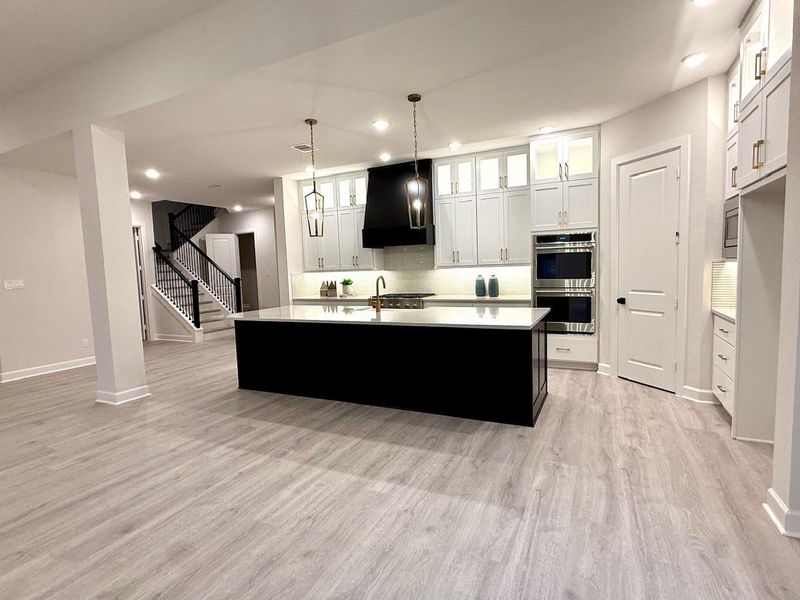 WOW! Imagine cooking in this beautiful Kitchen! WOW! Imagine cooking in this beautiful Kitchen!