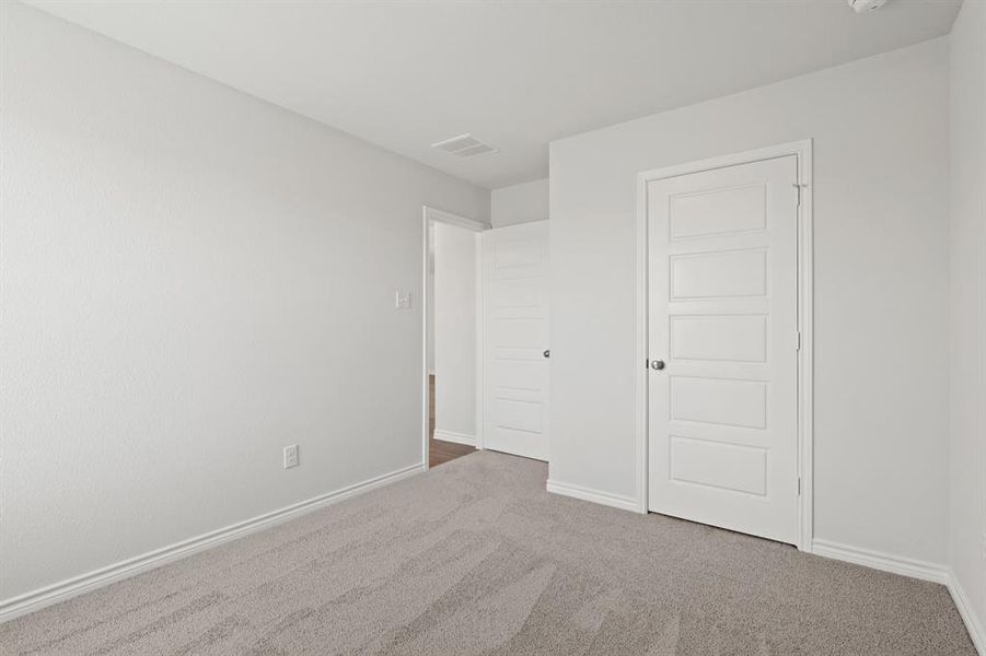 Spacious, unfurnished interior of a new home in Rocky Creek Crossing, Fort Worth (Image 11).