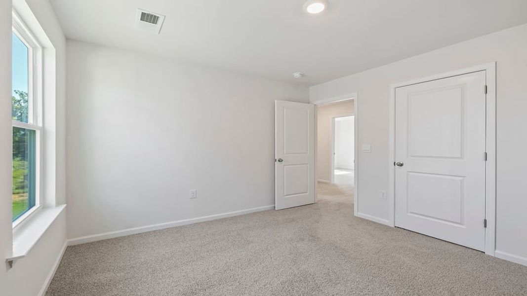 Spacious, unfurnished interior of a new home in Cedar Gap, Fountain Inn (Image 24).