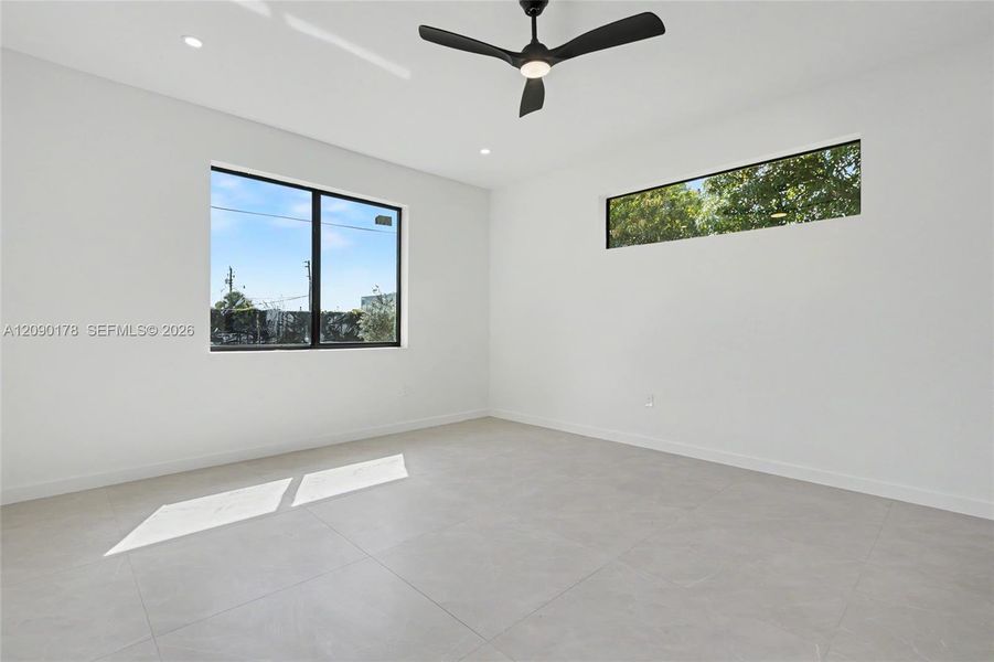 Spacious, unfurnished interior of a new home in , Oakland Park (Image 30).