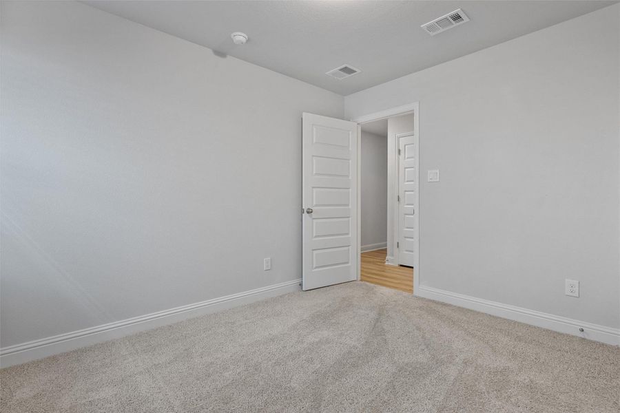 Spacious, unfurnished interior of a new home in Lago Mar, Galveston (Image 32).