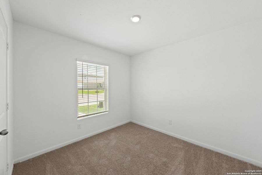 Spacious, unfurnished interior of a new home in Blue Wing, San Antonio (Image 10).