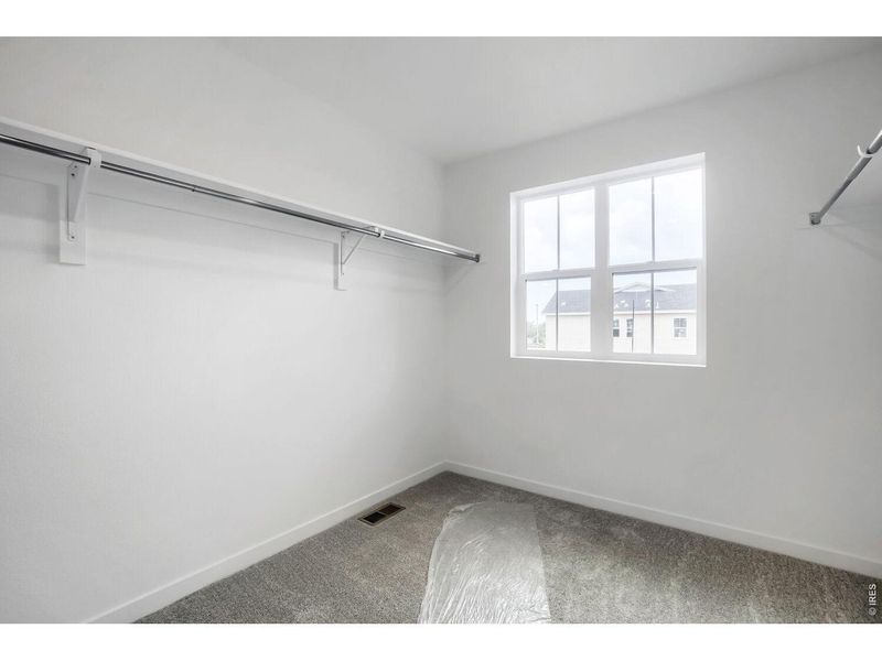 Spacious, unfurnished interior of a new home in Timber Lark, Fort Collins (Image 9).