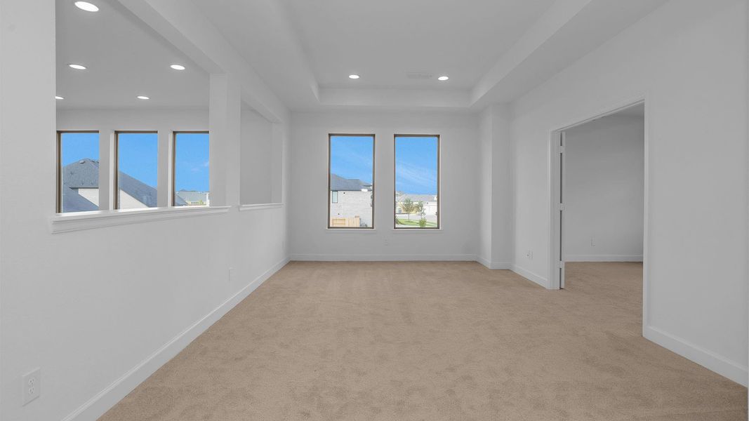 Spacious, unfurnished interior of a new home in Katy Court 70', Katy (Image 10).