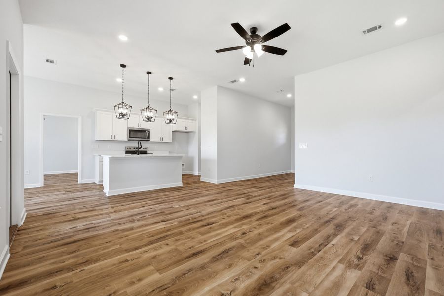 Spacious, unfurnished interior of a new home in Barton's Bend, Crestview (Image 23).