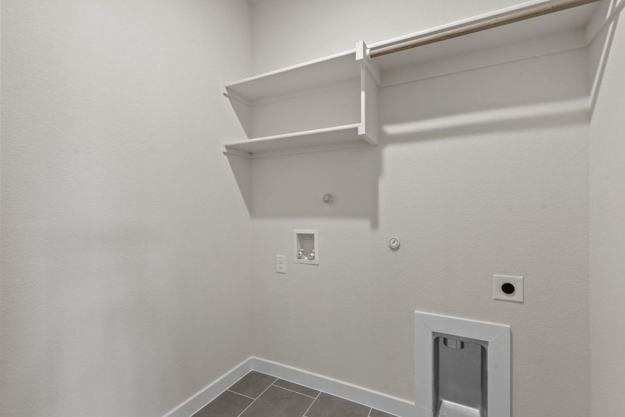 Representative unfurnished interior of a home built from the Essex by Cheldan Homes in Stoneview, Glen Rose (Image 59).