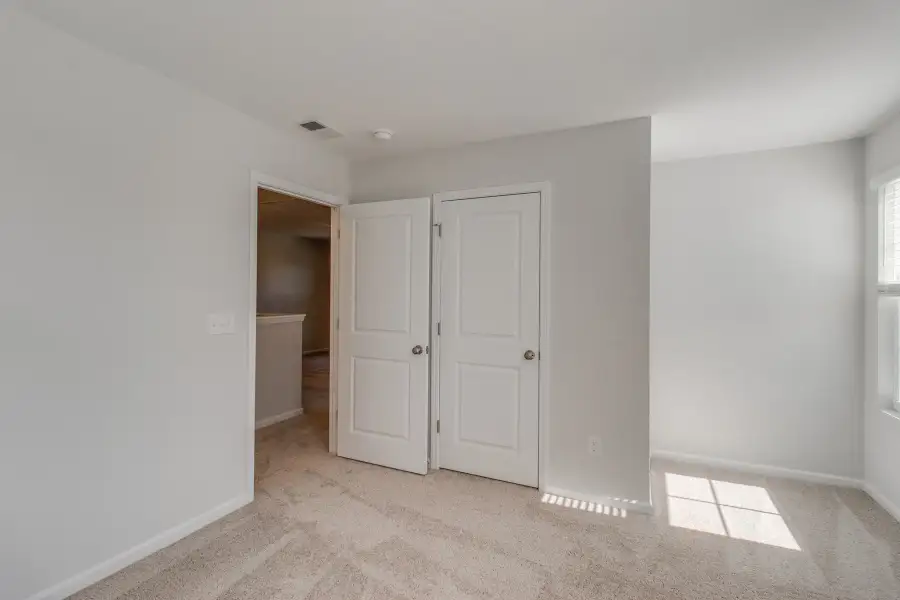 Spacious, unfurnished interior of a new home in Laurinton Farms, Hopkins (Image 32).