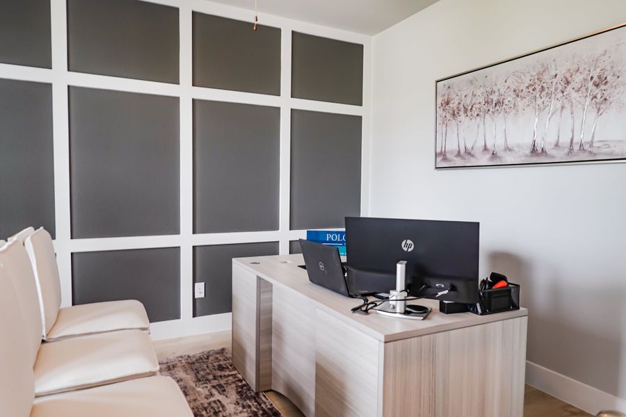 Representative furnished interior of a home built from the The Lilac by Lillian Custom Homes in Polo Ridge, Heath (Image 34).