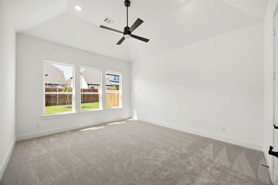 Spacious, unfurnished interior of a new home in Lakes of River Trails, Fort Worth (Image 25).
