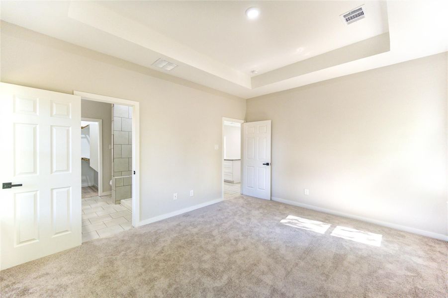 Spacious, unfurnished interior of a new home in , Navasota (Image 34).