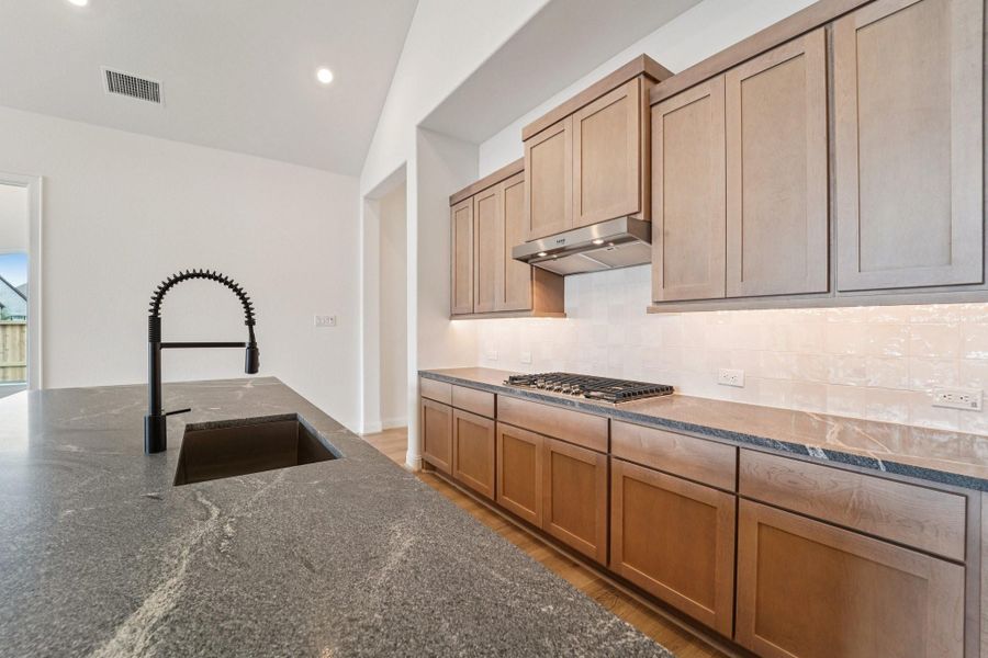 Furnished interior view inside a new home in Sienna 65', Missouri City (Image 7).