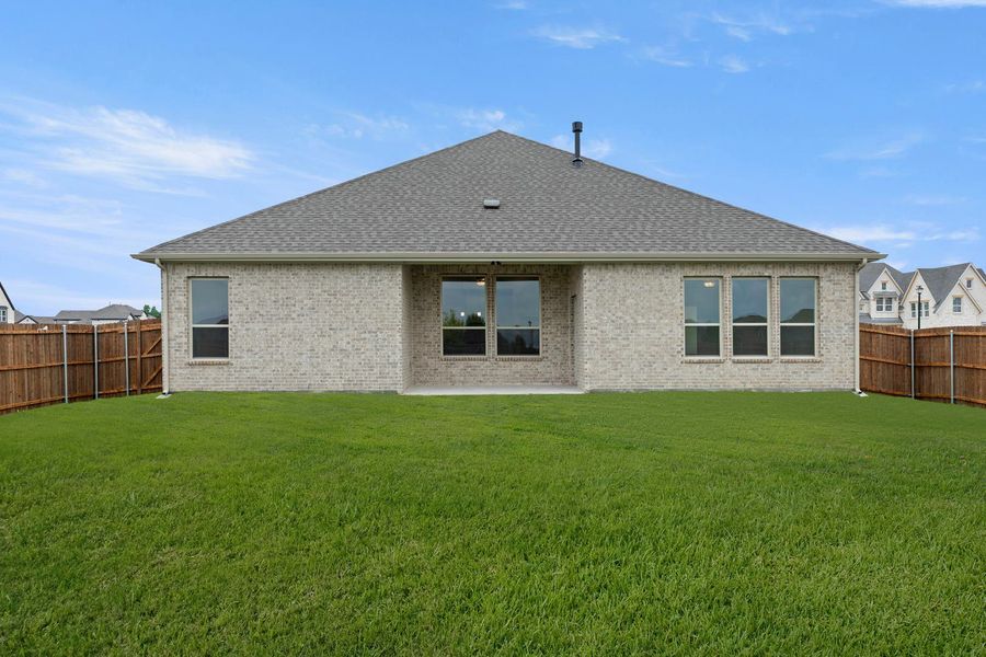 Exterior details and patio area of a home in Park Trails, Forney (Image 4).