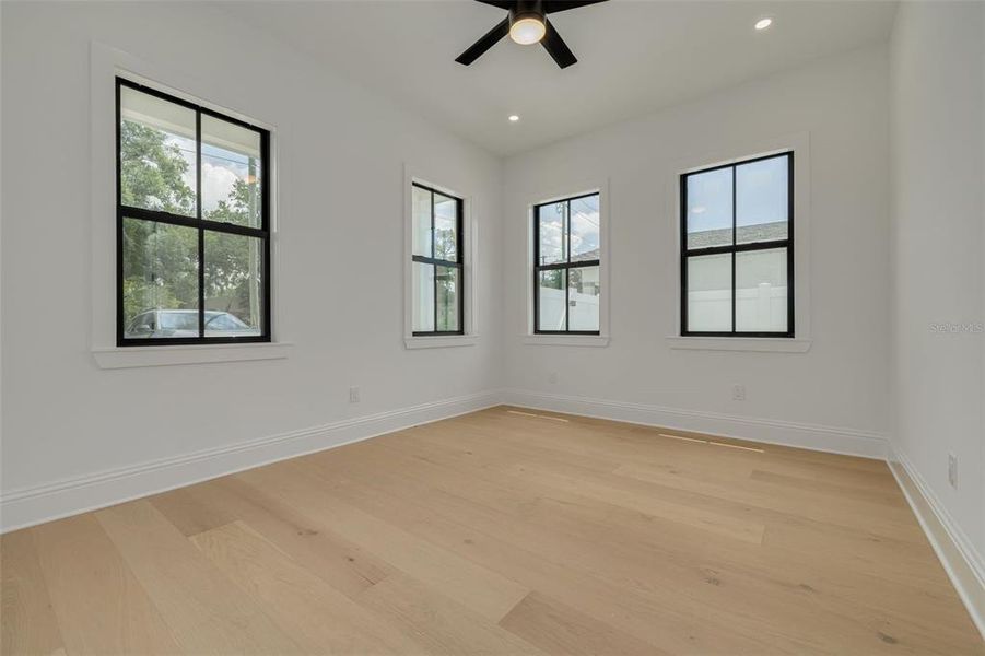Spacious, unfurnished interior of a new home in , St. Petersburg (Image 21).