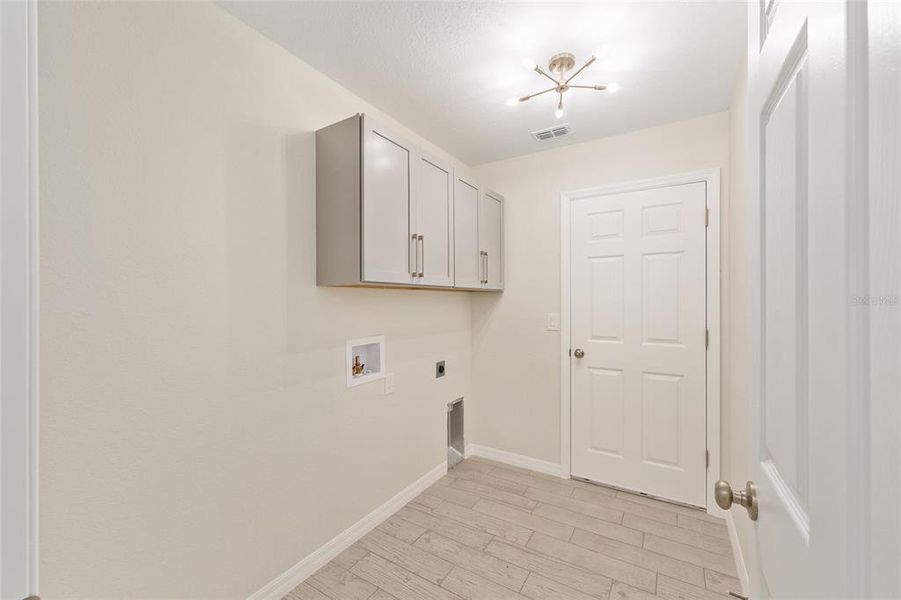 Spacious, unfurnished interior of a new home in , Ocala (Image 36).