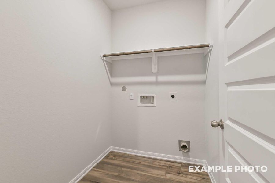 Spacious, unfurnished interior of a new home in Caney Creek Place, Conroe (Image 17).