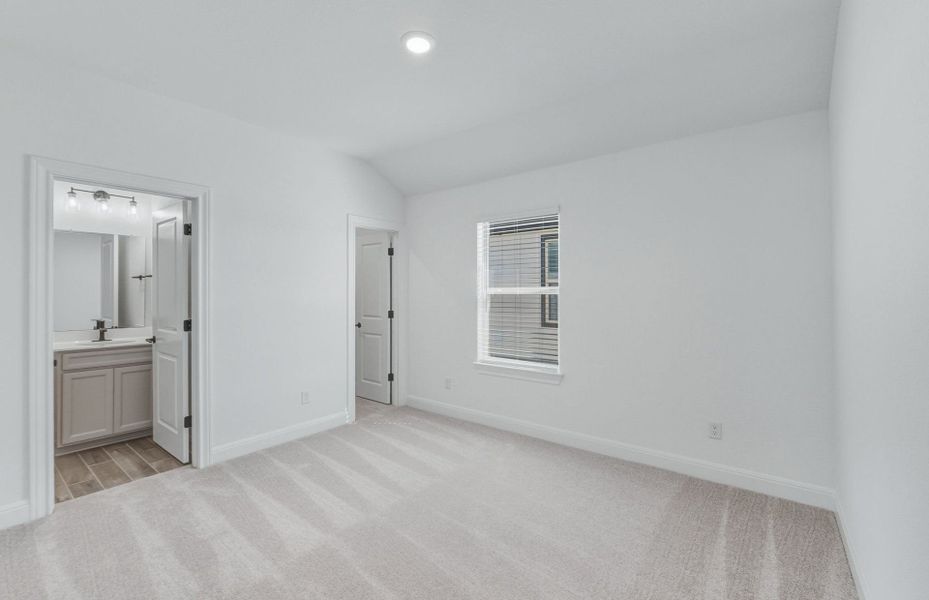 Spacious, unfurnished interior of a new home in Santa Rita Ranch, Liberty Hill (Image 36).