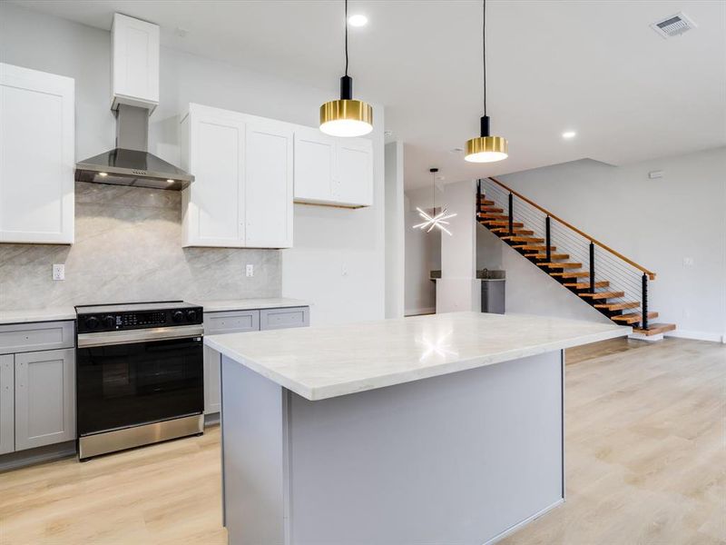 Furnished interior view inside a new home in , Grand Prairie (Image 10).