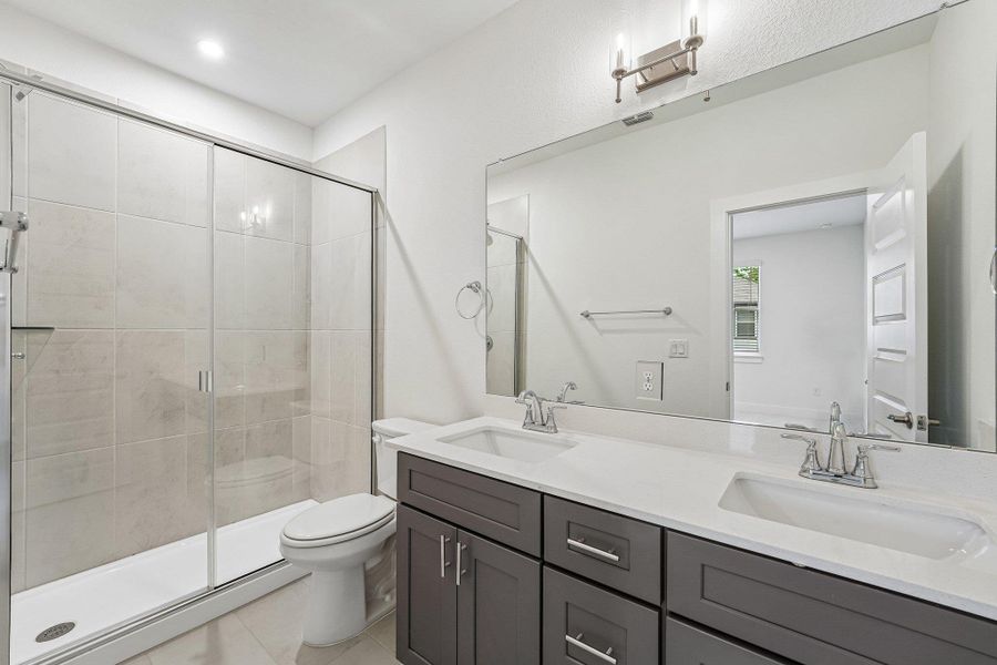 This ensuite features a dualquartz vanity. This ensuite features a dualquartz vanity.