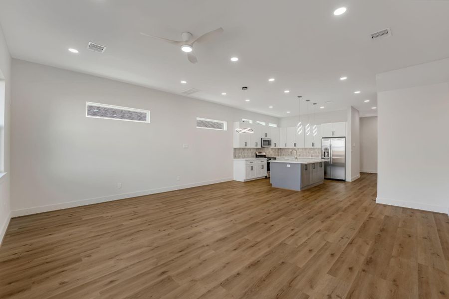 Spacious, unfurnished interior of a new home in , Houston (Image 30).