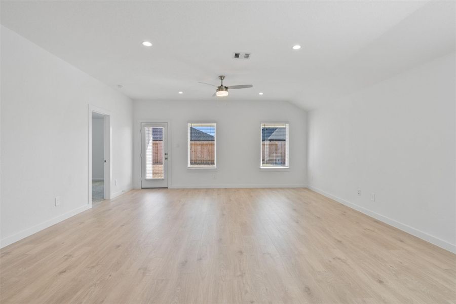 Spacious, unfurnished interior of a new home in Tamarron, Fulshear (Image 32). Spacious, unfurnished interior of a new home in Tamarron, Fulshear (Image 32).
