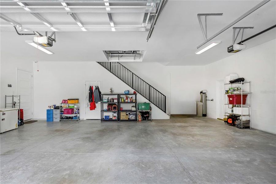 Spacious, unfurnished interior of a new home in , Tarpon Springs (Image 19).