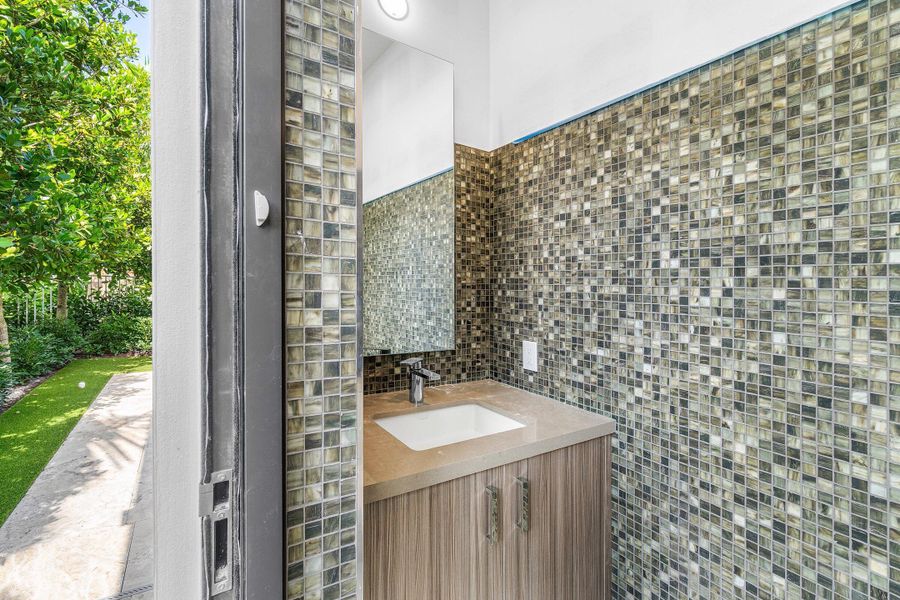 071-810PalmTrail-DelrayBeach-FL-33483-SM