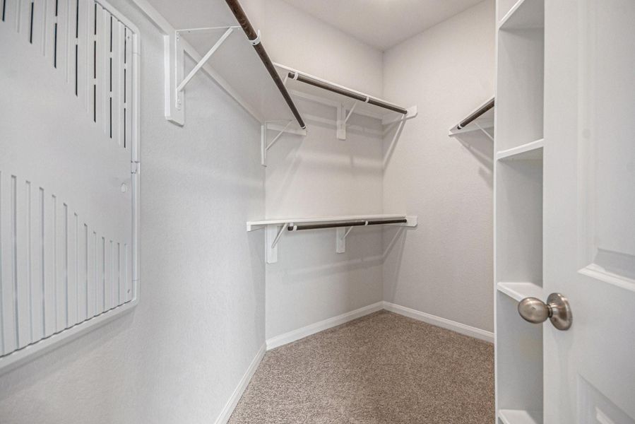 Spacious, unfurnished interior of a new home in , Bay City (Image 15).