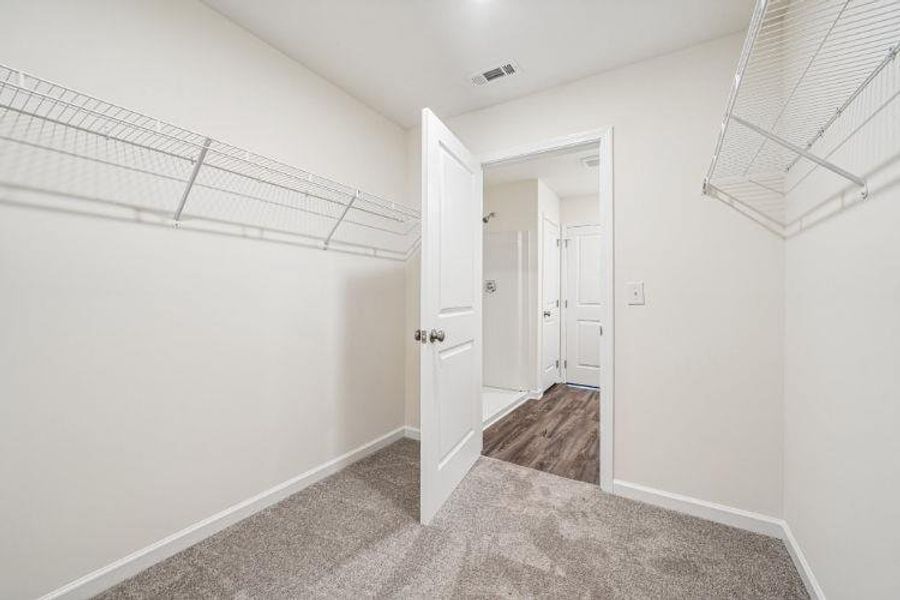 Spacious, unfurnished interior of a new home in Woodlake Landing, Hartwell (Image 13).